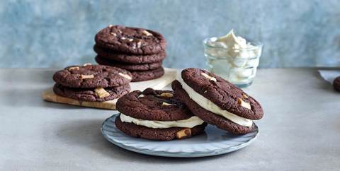 Chocolate Chip Cookies med smørcreme og hvid chokolade