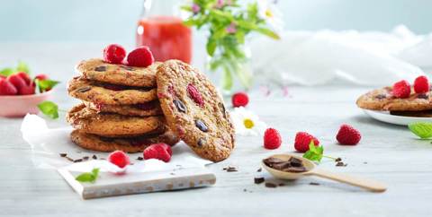 Lyse Cookies med hindbær og chokoladestykker