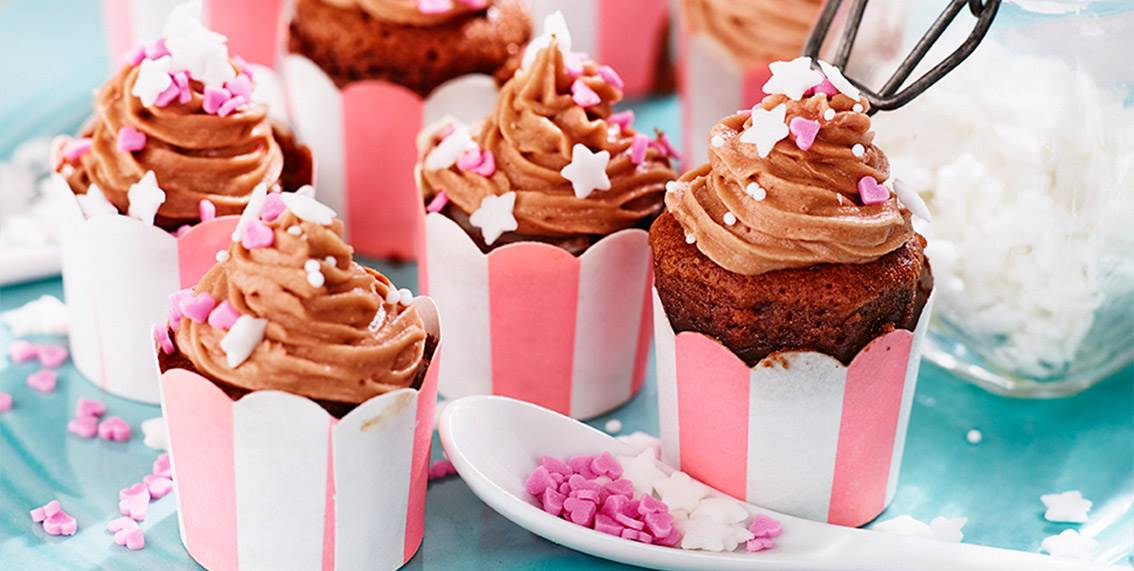 Mini cupcakes med chokolade- og hindbærfrosting